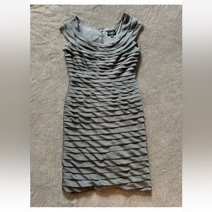 Adrianna Papell Women’s Dress Gray‎ Tiered Ruffle Short Sleeve Formal Size 6